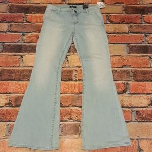 STS Blue light wash flair jeans